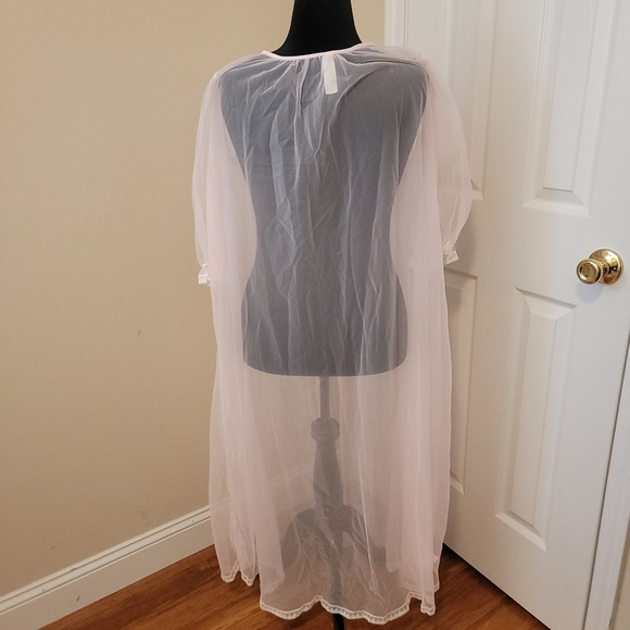 Sheer Pink Embroidered Vintage Robe Size Med. - Picture 2 of 6